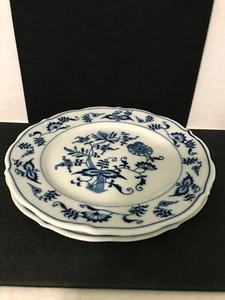 VINTAGE PAIR OF BLUE DANUBE BLUE AND WHITE PORCELAIN BREAD PLATES 6-3/4" - Picture 1 of 7