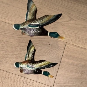 SET (2) GRADUATED RETRO JAPAN HAND PAINTED AND GLAZED FLYING DUCK WALL PLAQUE - Picture 1 of 10
