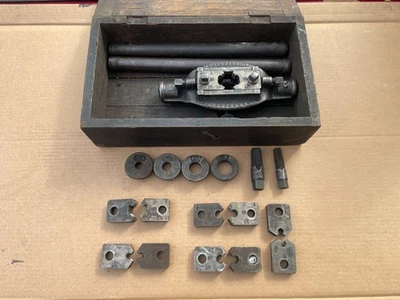 Vintage Pipe Threader Set 1/4" to 3/4" - Image 1 of 4