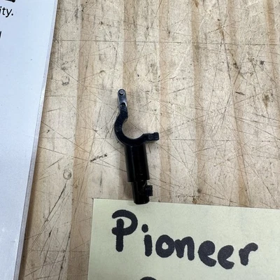 Piezas de tocadiscos Pioneer PL-210Z - Bloqueo de reposabrazos Foto 1 de 2