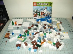 LEGO Minecraft 2015 21120 the Snow Hideout