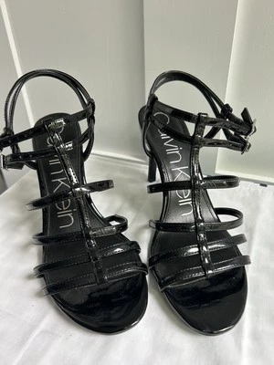 Sandalias de tacón alto con tiras Calvin Klein. ENVÍO $5.00 Talla 8 Foto 1 de 4