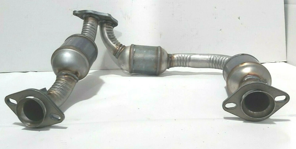 2001 2002 2003 Mazda B3000 3.0L V6 Front Catalytic Converter Foto 1 de 4