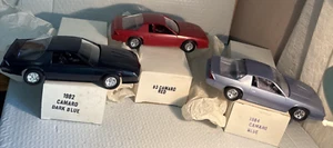 AMT ERTL 1:25 1982 (AZUL OSCURO) 83 (ROJO) 84 (AZUL) Camaro Promo Nuevo - Imagen 1 de 16