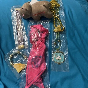 2024 Mardi Gras New Orleans “Krewe Of Cleopatra” Lot Of 6 Throws New - Picture 1 of 11