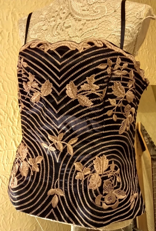 Coast women's Silk Cotton Navy  Gold Embroidery Basque Sz16. Exquisite. - Image 1 of 4