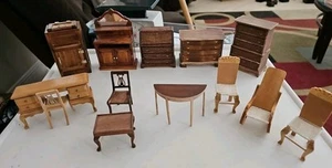Lote de 13 muebles de madera para casa de muñecas casa de miniaturas acabados a mano usados en excelente estado - Imagen 1 de 21