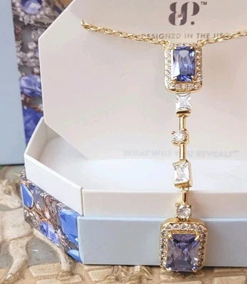 Colgante Bomb Party Diciembre 2024" Un Momento para la Reina" Foto 1 de 4