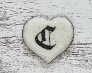 Emaille 1970er Herz weiß C Buchstabe Vintage Geschenk alt Name Liebe Deko Freund - Picture 1 of 3