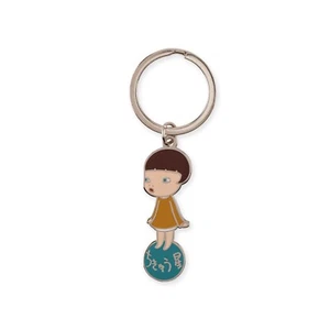 Yoshitomo Nara Enamelled key ring 《Patch of the Earth》(2001) - Bild 1 von 2