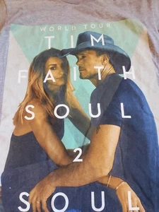 Faith Hill Tim McGraw Soul 2 Soul World Tour 2017 Graphic Concert Band T-Shirt 2 - Picture 1 of 3