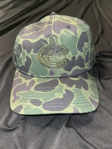 Adidas NHL Vancouver Canucks Slouch Adjustable Hat Camo Mens Green Hockey GS1831 - Picture 1 of 3