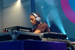 Jeff Mills Live Techno Audio & Video DJ-Sets SPECIAL Compilation (1985 - 2023) - Picture 1 of 11