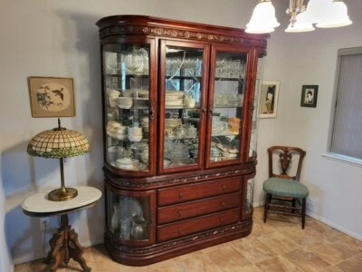 Gabinete de porcelana de cereza vintage Foto 1 de 3