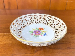 Cuencos reticulados Meissen, flor pintada a mano, detalles dorados, 1ª elección - Imagen 1 de 9