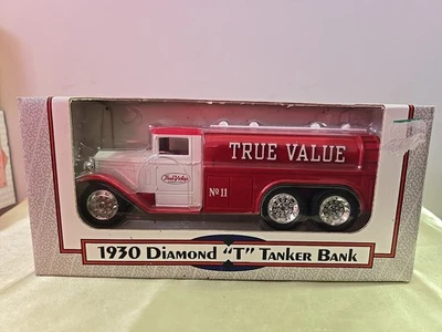 ERTL True Value 1930 Diamond "T" Tanker Bank Die Cast 1/34 Scale. - Image 1 of 2