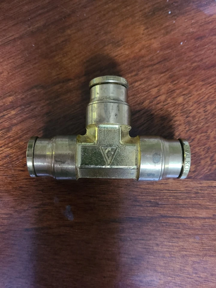   DOT PUSH TO CONNECT BRASS 1/2” TUBE UNION TEE DOT - Image 1 of 4