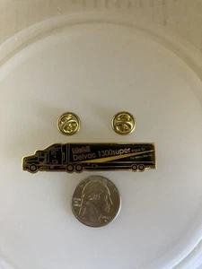 Mobil Delvac 1300 Super Motoröl lang Semi Trucker Emaille Hut Weste Anstecknadel - Bild 1 von 1