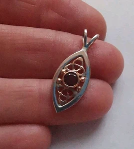 Sterling Silver Cute Garnet Pendant R8M - Picture 1 of 3