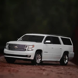 EY GOC 1:64 White 2015 Suburban Full Sized SUV Model Diecast Display Car - Picture 1 of 5