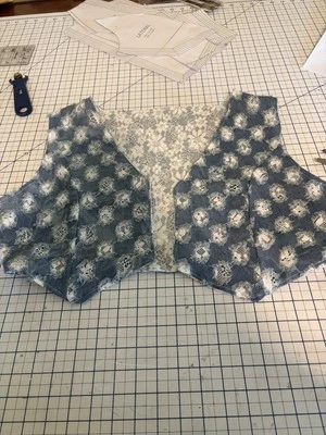 Beautiful woman’s vest Waist : 34.5  Bust : 42.5.  FREE SHIPPING - Image 1 of 4