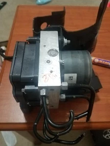 14 2014 JEEP CHEROKEE 2.4L ABS ANTI-LOCK BRAKE PUMP P04779899AG #693B - Picture 1 of 6