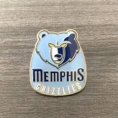 PIN DE SOLAPA ESTILO VINTAGE MEMPHIS GRIZZLIES NBA CON BOLSA DE ALMACENAMIENTO DE PLATA EXTRA... Foto 1 de 2