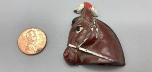 Sacapuntas de metal fundido figurativo vintage cabeza de caballo pintado Alemania años 30 - Imagen 1 de 6