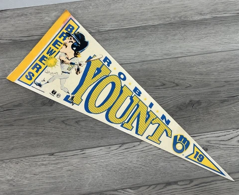 Vintage 1992 BREWERS Robin Yount 30” Felt pennant Milwaukee Cover