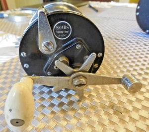 Carrete de pesca vintage Sears 6 41232, cuerpo negro, perilla blanca, funcionando - Imagen 1 de 5