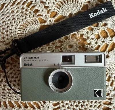 Kodak EKTAR H35 Half Frame Film Camera Sage Green - Image 1 of 4