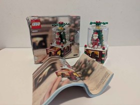 Lego Seasonal (40223) Santa Snow Globe Retired Read