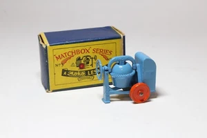 Matchbox Lesney MB 3 Cement Mixer - RARE SCRIPT BOX - Picture 1 of 4