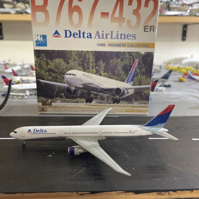 Dragon Wings Delta Air Lines Boeing B767-432 N832MH 1:400 Scale Diecast Model - Image 1 of 4