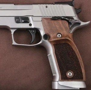 Impugnatura in noce compatibile KSD Brand Sig Sauer X-Five P226/SO/AL/Six/Six AL - Foto 1 di 3