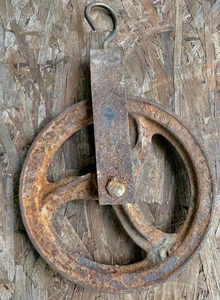 Antique Cast Iron Farm Barn Well Pulley - Picture 1 of 8