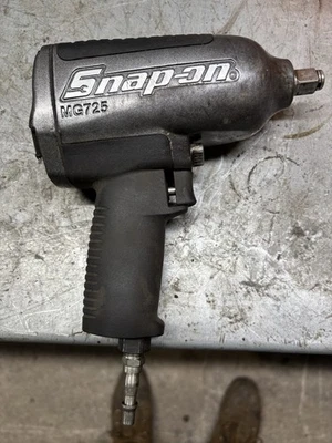 Snap On MG725AGM 1/2 Inch Air Gun With Protective Boot. - Image 1 of 4