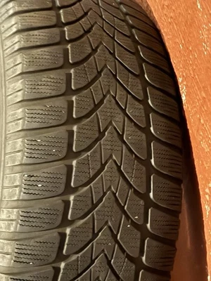 Komplett 4 Winterreifen mit Neue Alufelgen 225/50 R17 98H - Bild 1 von 3