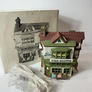 Dept 56 Dickens Village Merchant Shops Series - THE MERMAID FISH SHOPPE #59269 - Imagen 1 de 9