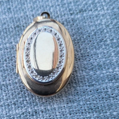 Unusual, 9ct Yellow & White Gold with diamonds Oval Engraved Locket - 4.8g - Image 1 of 4