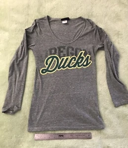 University of Oregon Shirt Women’s Long Sleeve Ducks Small S Green Scoop Neck - Picture 1 of 5