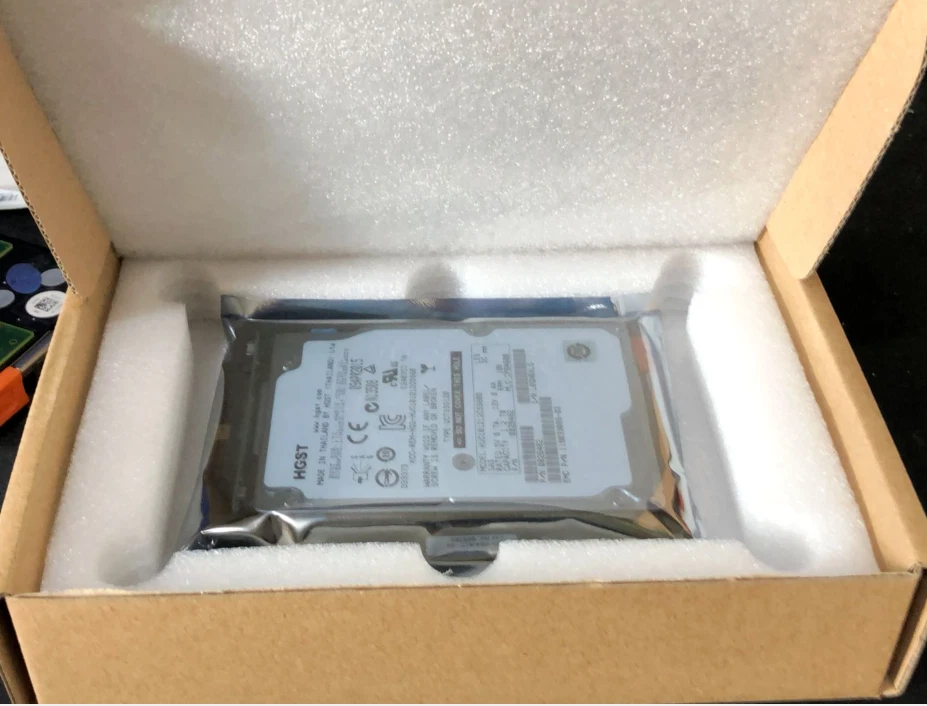 EMC Unity D3-D2S15-600 005051606 005051608 600G 15K 2.5 hard disk - Image 1 of 3