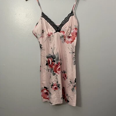 Camisola Apt 9 íntima tamanho M preta renda rosa floral - Imagem 1 de 4