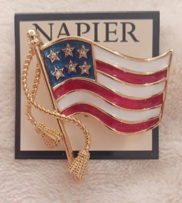 Prendedor bandera americana Napier tono dorado Estados Unidos nuevo con etiquetas Foto 1 de 4