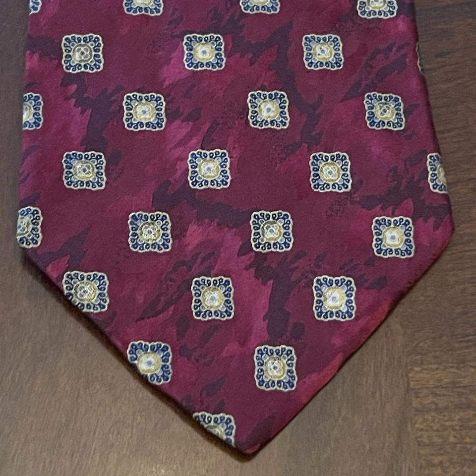 Vintage Roundtree & Yorke Burgundy Hand Made Silk Men’s Neck Tie Made In Usa - Image 1 of 4