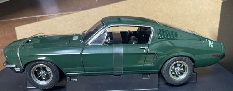 AUTOart 1/18 Ford Mustang GT 390 Steve Mcqueen as Bullitt Green 72811