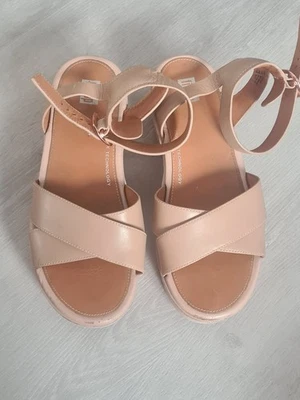 fitflops leather crossover platform size UK 6 ,pls check pics - Image 1 of 4