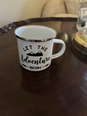 Linda taza blanca negra deja que tu aventura comience Foto 1 de 3