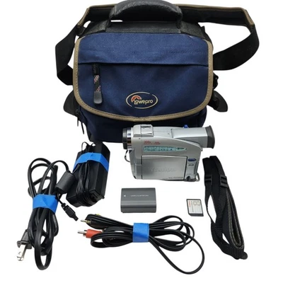 Canon ZR25 MC MiniDV Camcorder W/Battery Charger/Power Supply and More - Image 1 of 4