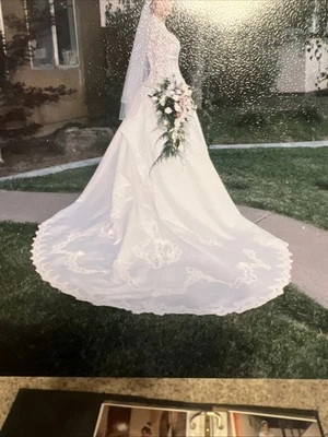 Beautiful Wedding Dress, Has Been Specially Cleaned And Stored. - Image 1 of 4